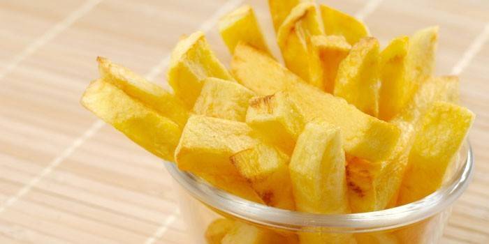 Papas fritas en un vaso