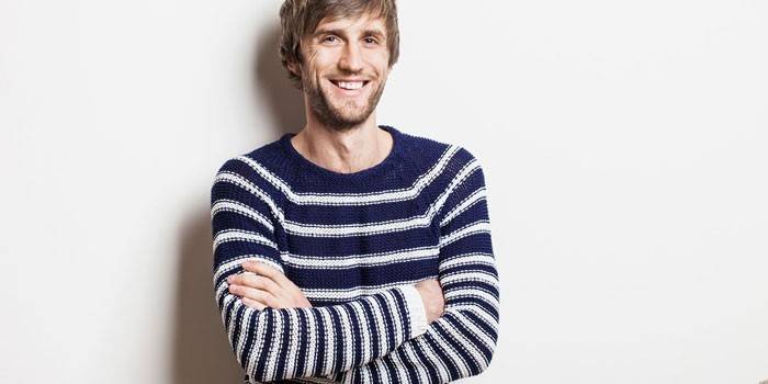 Homem, sorrindo
