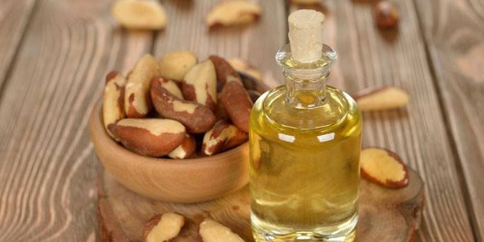 Aceite de nuez de Brasil en una botella
