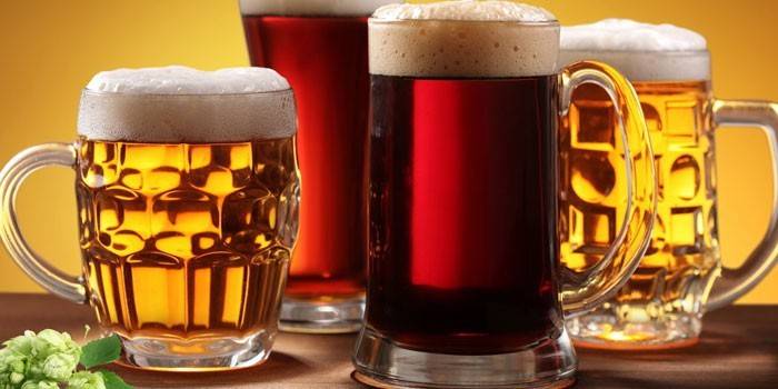 Pivo rôznych odrôd v pohári