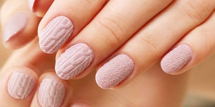 Imitacja zimowego manicure