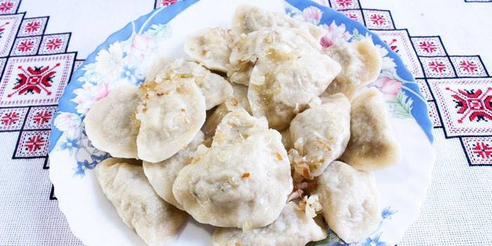 Bolinhos prontos em um prato