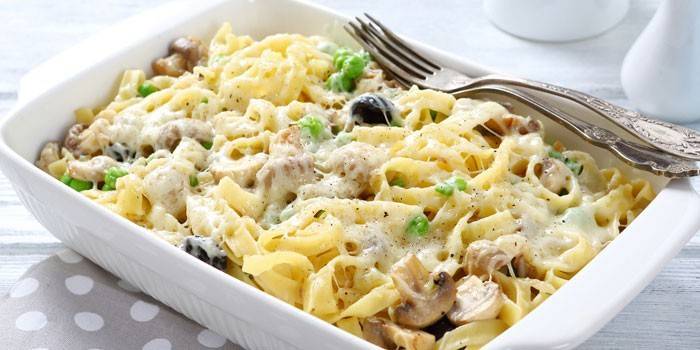  Fettuccine cazuela con carne picada, aceitunas