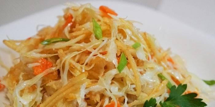 Tarta sałatka z jabłka i kapusty