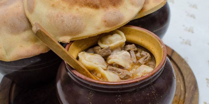 Olla de albóndigas con salsa de carne