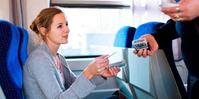 A garota em um microônibus