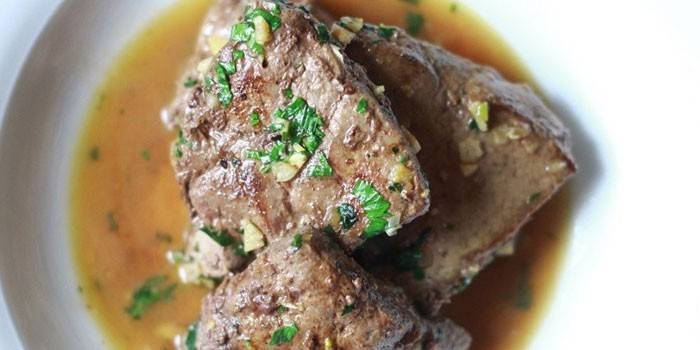 Estofado de hígado de ternera en salsa de vino