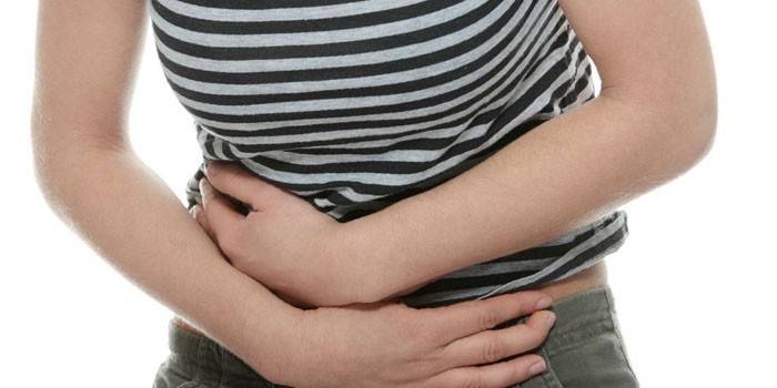 Dor abdominal em uma menina