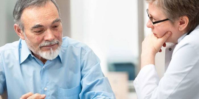 Hombre en la cita del doctor