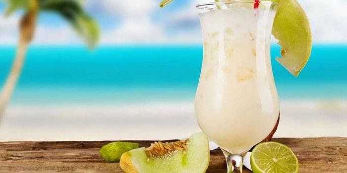 Coquetel e frutas