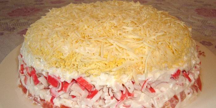 Ensalada de hojaldre de cangrejo antes de servir