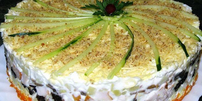 Salada com frango e ameixas