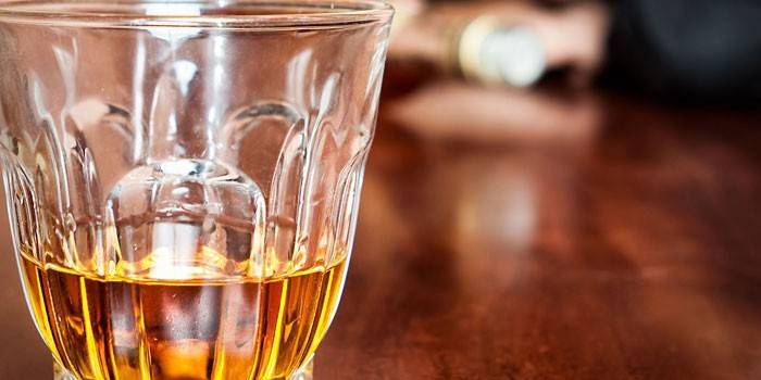 Whisky w szklance
