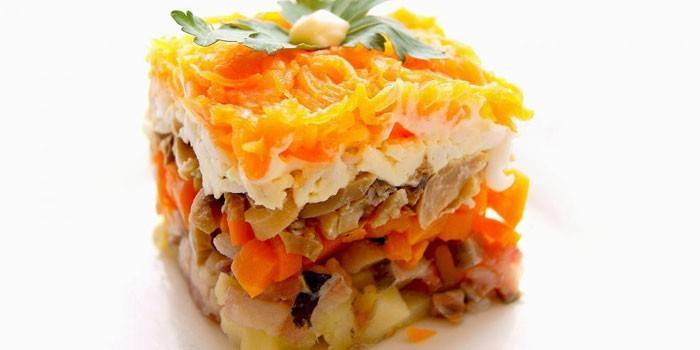 Puff salad Chanterelle com cogumelos