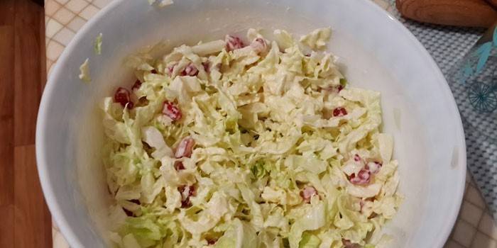 Salada de repolho de Pequim com romã