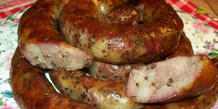 Salchicha casera de carne picada