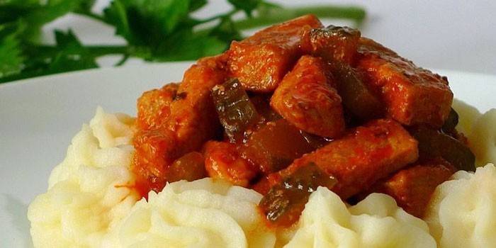 Azu s zemiakovou kašou