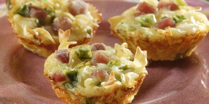 Tartaletas al horno rellenas de queso y jamón