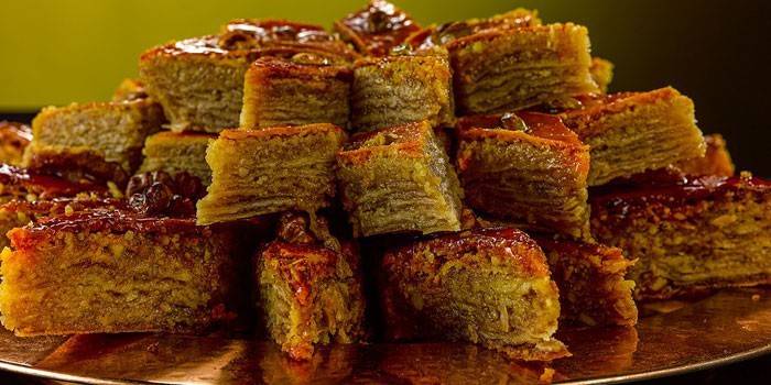 Baklava pronto em um prato