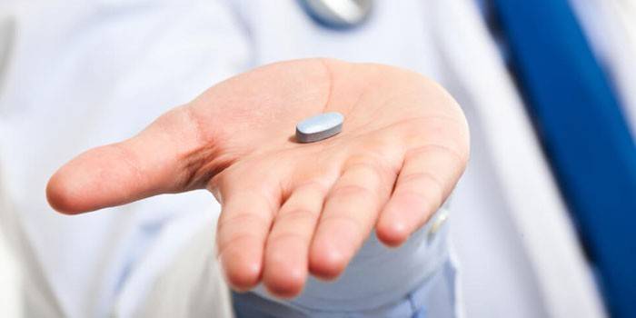 Tablet na palma da mão de um médico
