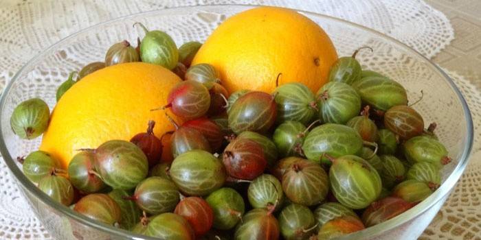 przygotowanie do gotowania dżemu agrestowego z cytryną