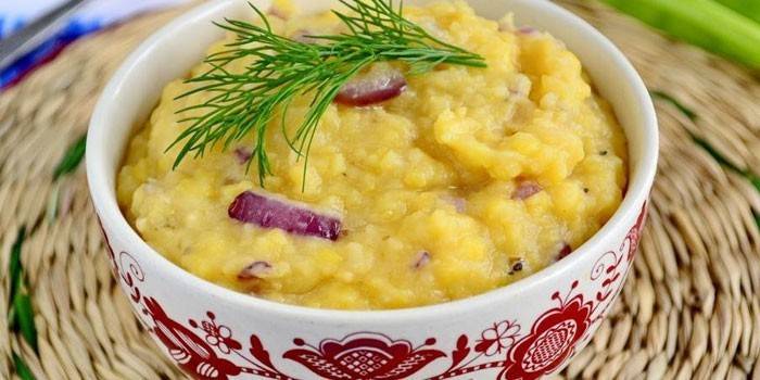 Owsianka grochowa w talerzu