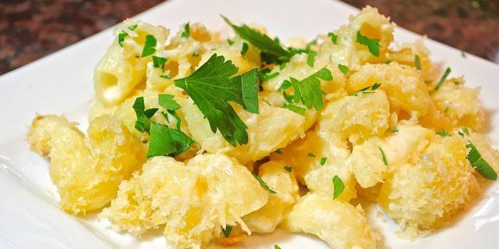 Makaron w sosie śmietanowym