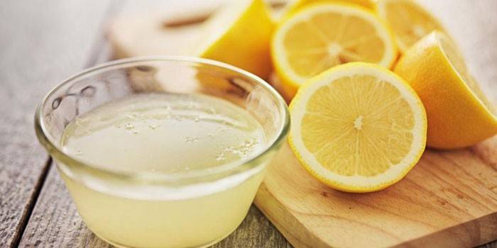 Jugo de limon y limones