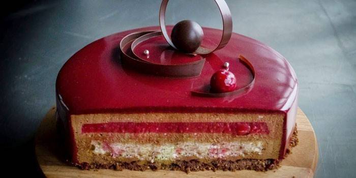 Pastel de mousse de cereza y chocolate