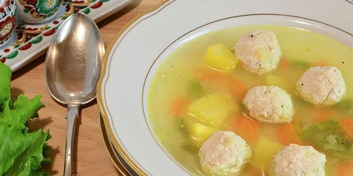 Sopa De Almôndegas De Frango