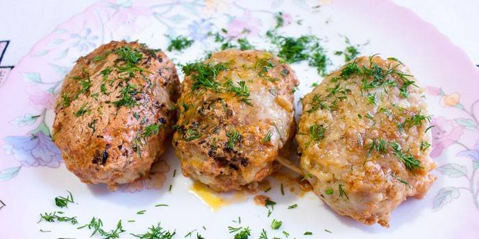 Chuletas de col en salsa