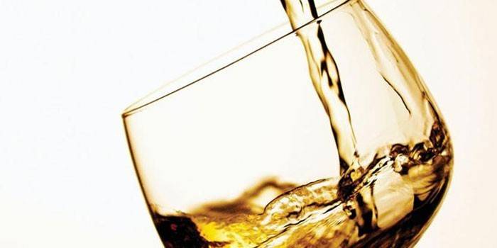 Vinho branco em um copo