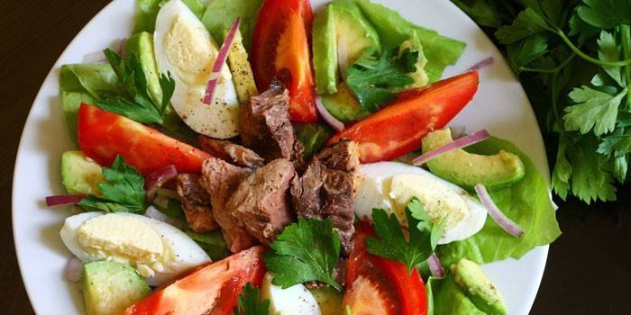 Salada Enlatada de Atum, Ovo e Abacate