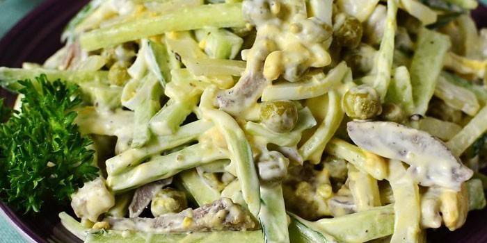 Salada de língua de porco com maionese