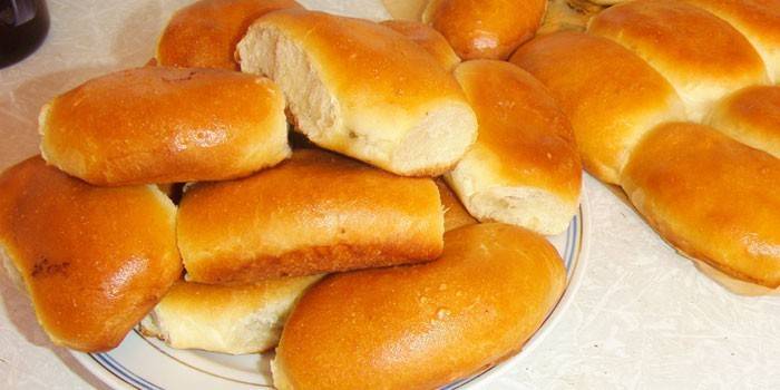 Tartas al horno rellenas de masa de levadura