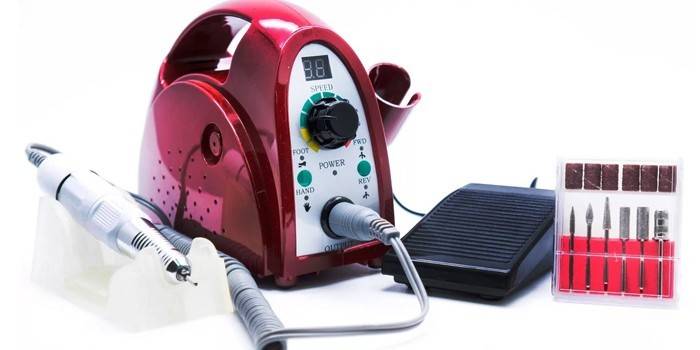 Dispositivo de pedicure com pedal