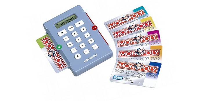 O terminal de pagamento no jogo Monopólio e cartões bancários