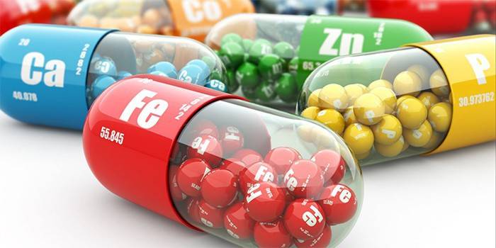 Cápsulas con vitaminas y minerales.
