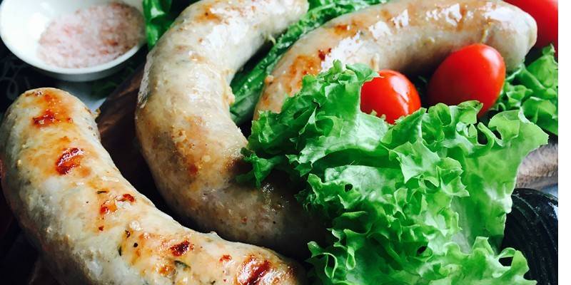 Salsichas prontas com legumes