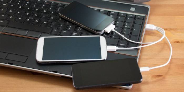 Smartfony ładują się z laptopa USB