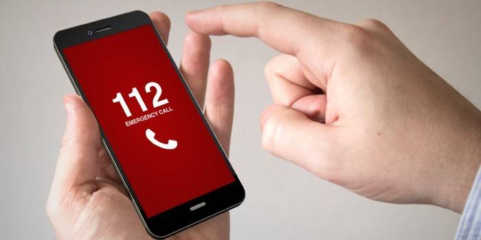 Numer 112 na ekranie telefonu