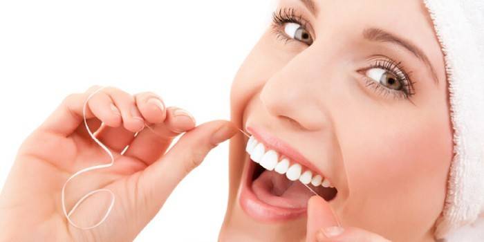 Flossing medzizubný priestor