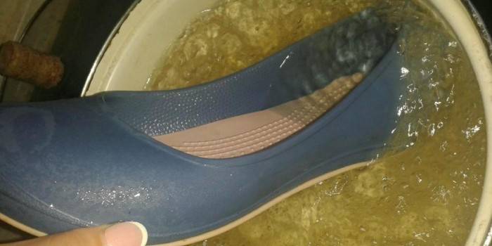 Elastyczne gumowe buty z wrzącą wodą