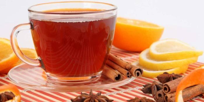 Té con miel y canela.