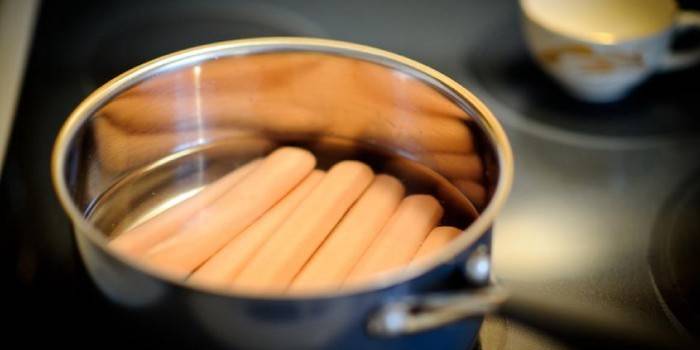 Salchichas en una sartén