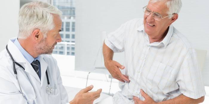 Los primeros signos de apendicitis en una persona mayor.