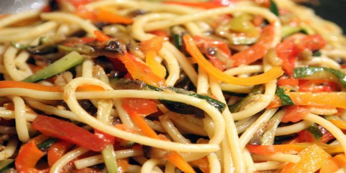 Espaguete com legumes