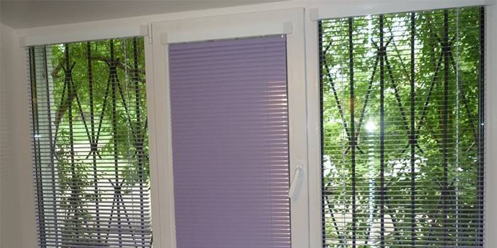 Persianas em cassete em janelas de PVC Isotra Foroom G-From