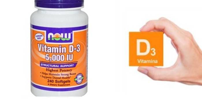 Vitamina D-3 na embalagem e o ícone da vitamina na mão