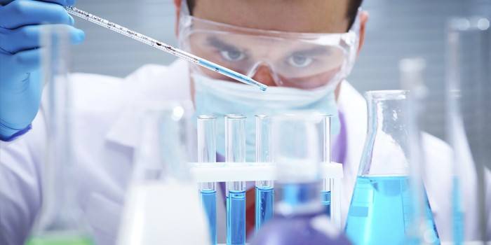 Hombre en el laboratorio